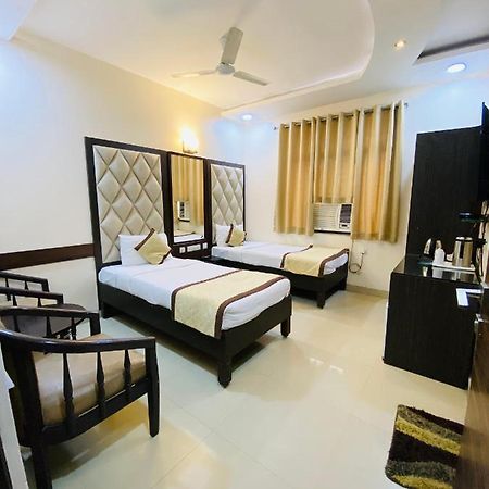 Hotel Pradeep Palace โคราฆปุระ ภายนอก รูปภาพ