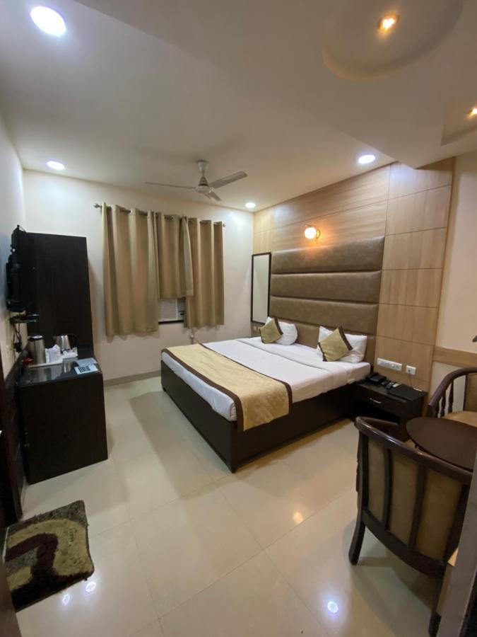 Hotel Pradeep Palace โคราฆปุระ ภายนอก รูปภาพ