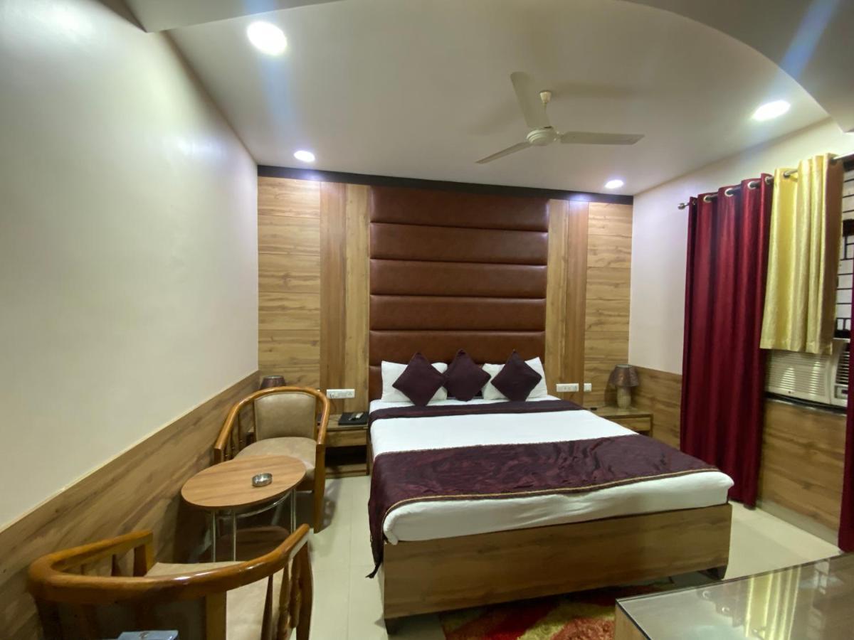 Hotel Pradeep Palace โคราฆปุระ ภายนอก รูปภาพ