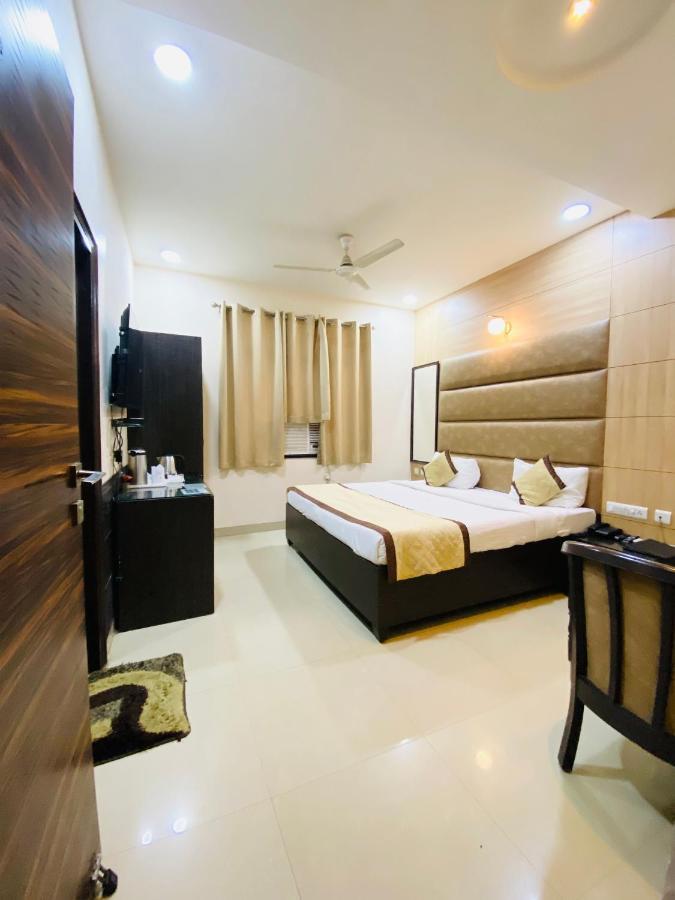 Hotel Pradeep Palace โคราฆปุระ ภายนอก รูปภาพ