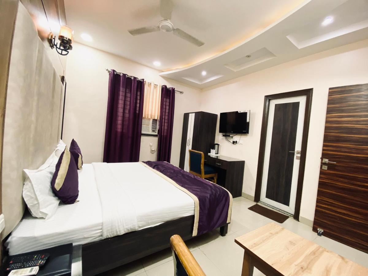 Hotel Pradeep Palace โคราฆปุระ ภายนอก รูปภาพ