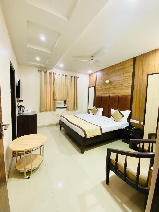 Hotel Pradeep Palace โคราฆปุระ ภายนอก รูปภาพ