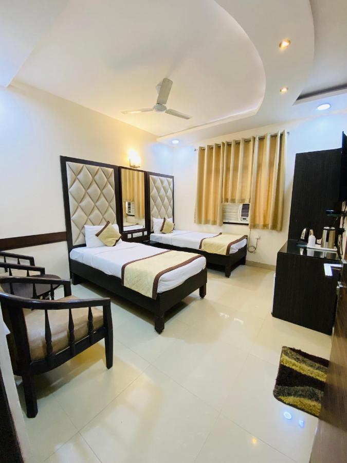 Hotel Pradeep Palace โคราฆปุระ ภายนอก รูปภาพ