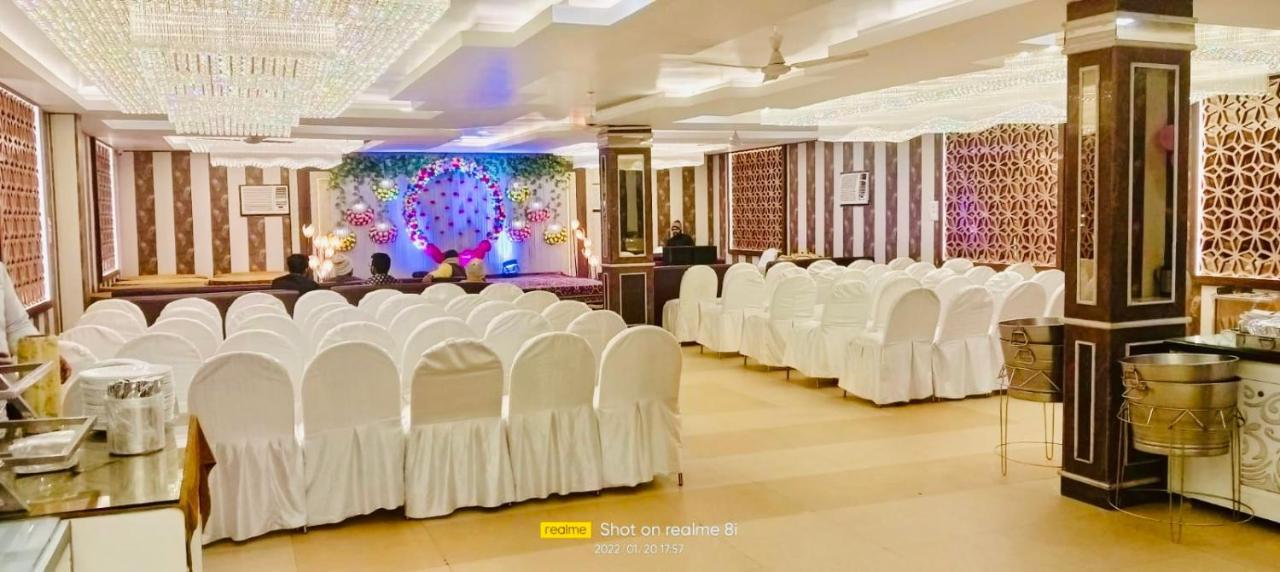 Hotel Pradeep Palace โคราฆปุระ ภายนอก รูปภาพ