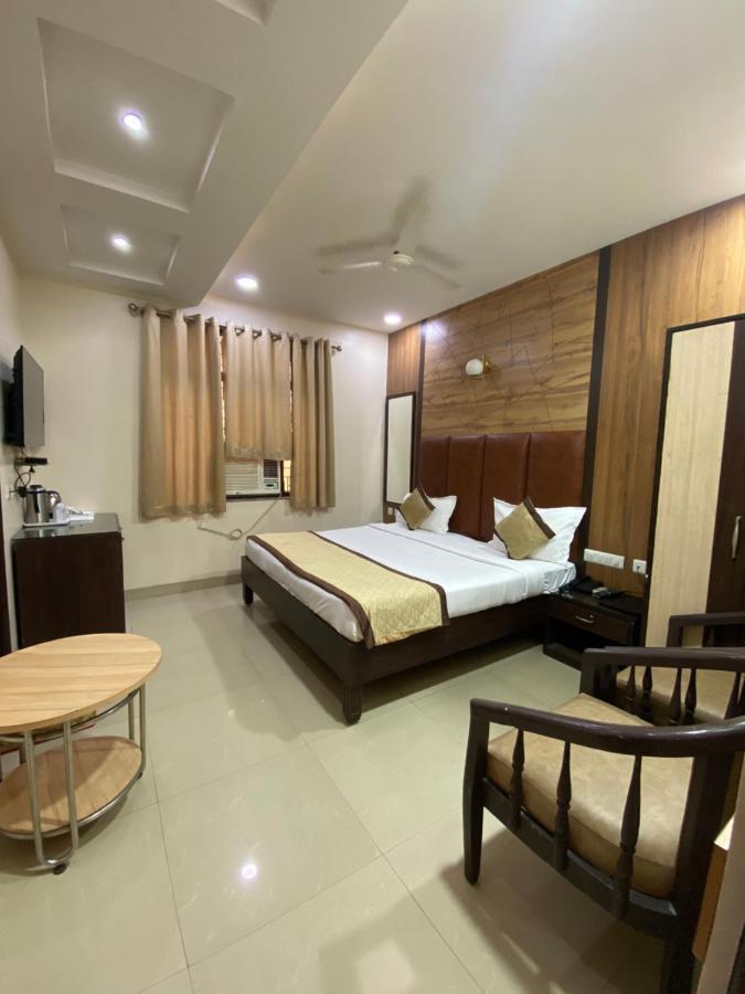 Hotel Pradeep Palace โคราฆปุระ ภายนอก รูปภาพ