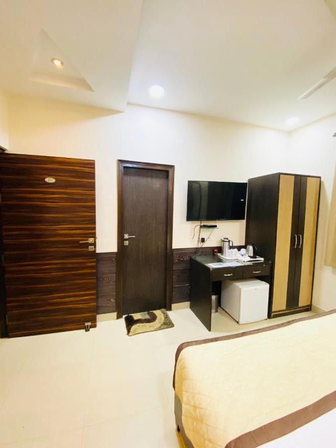Hotel Pradeep Palace โคราฆปุระ ภายนอก รูปภาพ