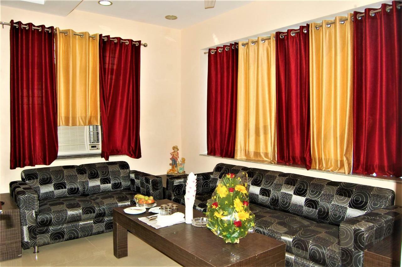 Hotel Pradeep Palace โคราฆปุระ ภายนอก รูปภาพ